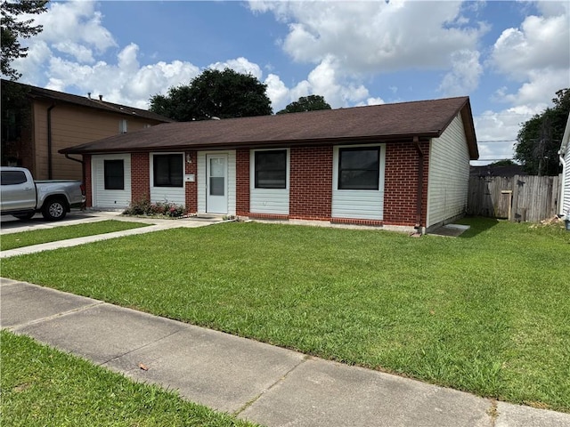 756 Mystic Ave, Gretna, LA 70056 - single story home featuring fence, a front yard, and brick siding