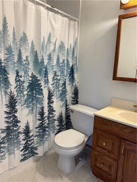 756 Mystic Ave, Gretna, LA 70056 - full bath featuring a shower with shower curtain, toilet, vanity, and marble finish floor