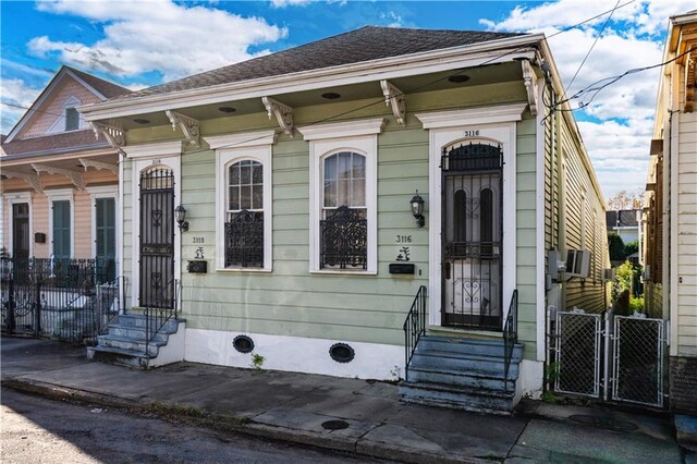 view of front of house