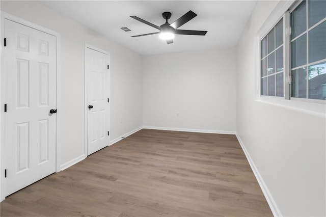 unfurnished room with wood-type flooring and ceiling fan