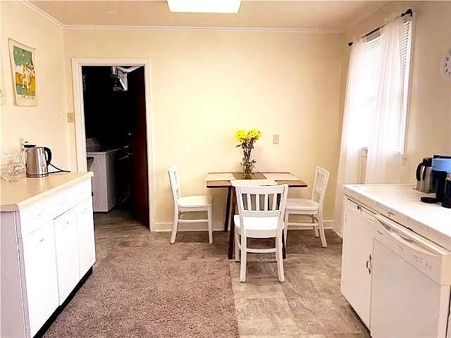 dining room with crown molding