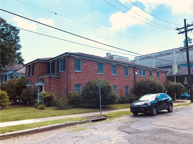 exterior space featuring a front yard