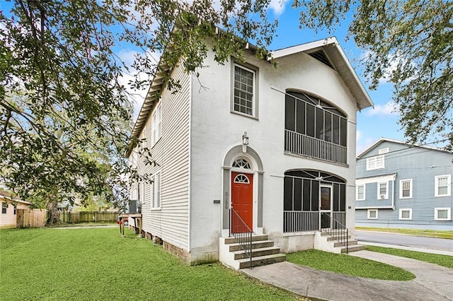 view of front facade with a front yard