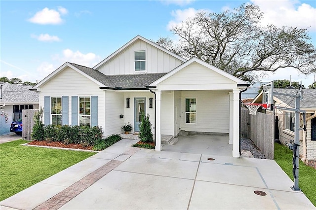 view of front of home with a front lawn and a carport