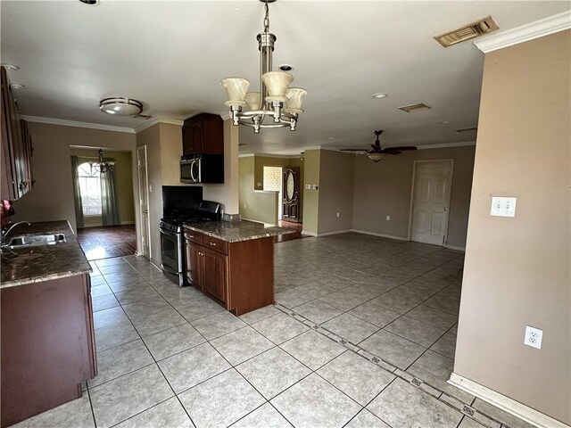 kitchen with appliances with stainless steel finishes, crown molding, sink, decorative light fixtures, and ceiling fan with notable chandelier