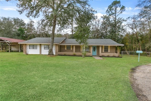 ranch-style house featuring a front yard