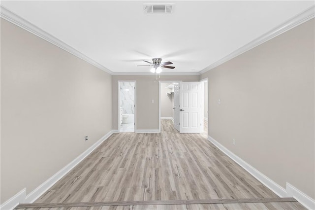 empty room featuring ceiling fan, light hardwood / wood-style floors, and ornamental molding