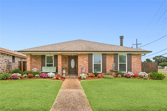 single story home featuring a front lawn