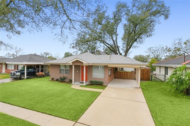 ranch-style home featuring a front lawn and a carport