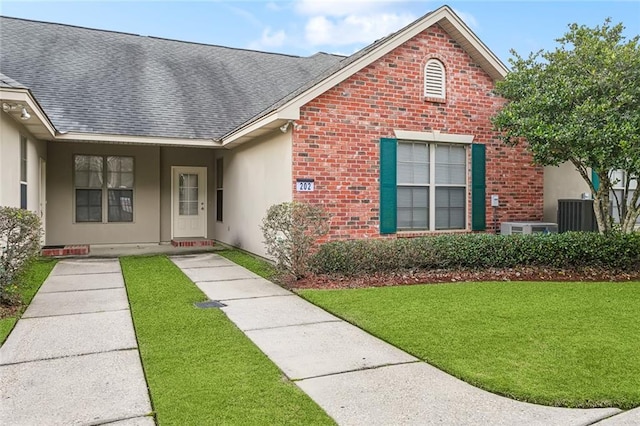 view of front of property with a front lawn