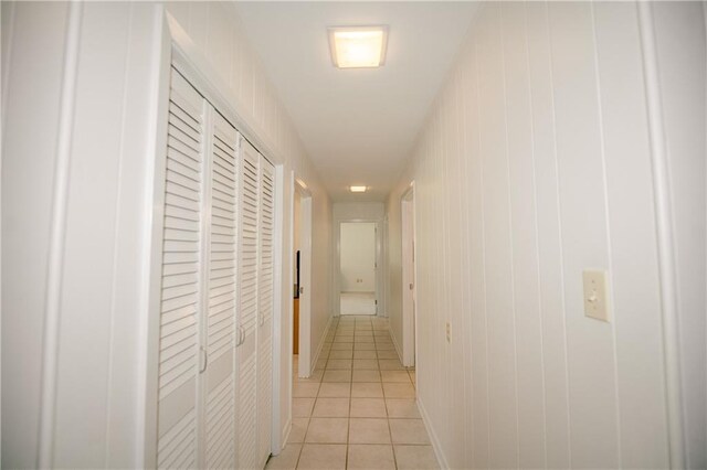 1005 W 5th St, Bogalusa, LA 70427 - hall with light tile patterned flooring