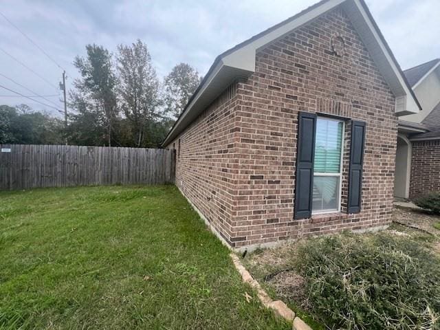 view of side of property featuring a yard