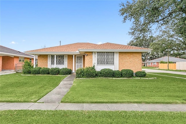 view of front of home featuring a front yard