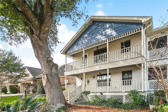 view of front of property featuring a balcony and a porch