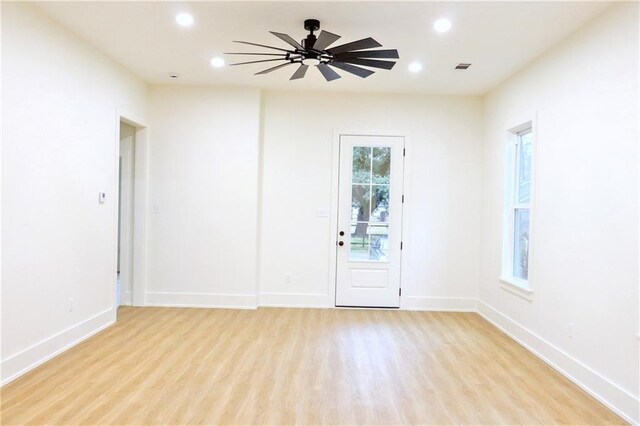 empty room featuring light hardwood / wood-style floors and ceiling fan