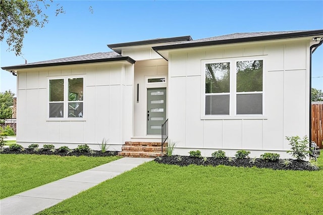 view of front of property with a front lawn