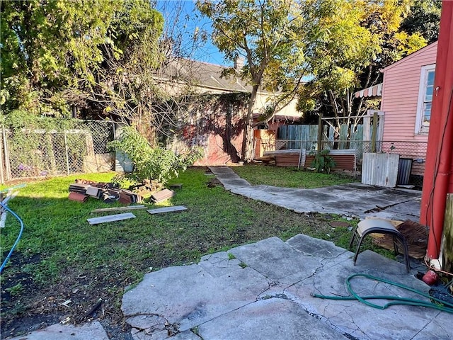 view of yard with a patio