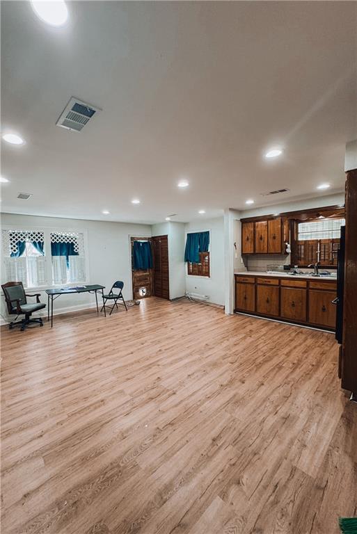 workout area with light hardwood / wood-style flooring