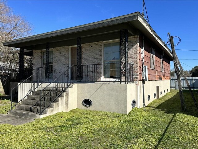 view of side of property featuring a yard