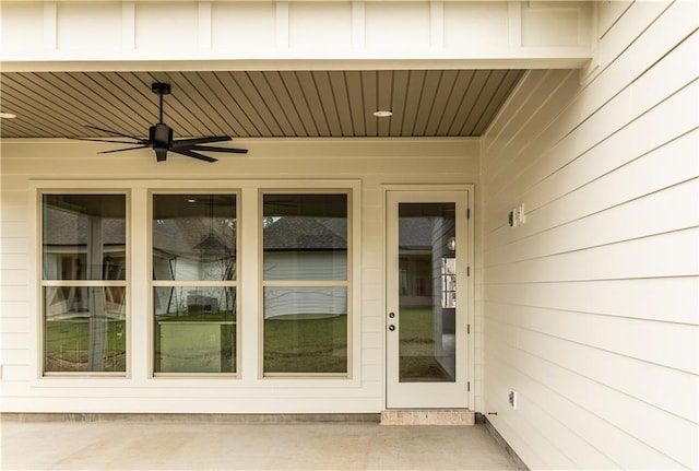 5044 Twin River Pl, Covington, LA 70433 - property entrance featuring a ceiling fan