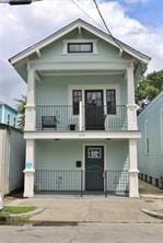 view of front of home featuring a balcony