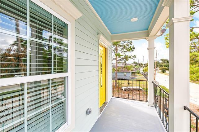 balcony featuring a porch