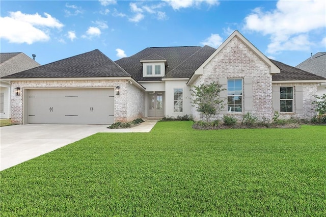 view of front of home featuring a front lawn and a garage