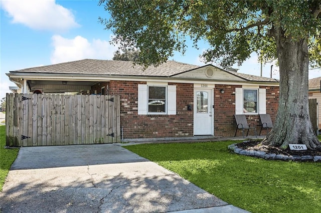 view of front of home with a front lawn