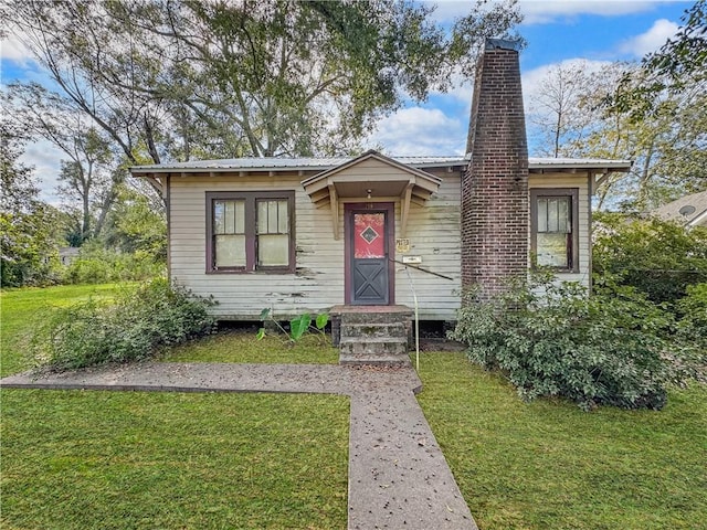 view of front of house with a front yard