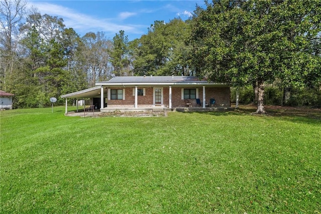 view of front of home featuring a porch and a front yard