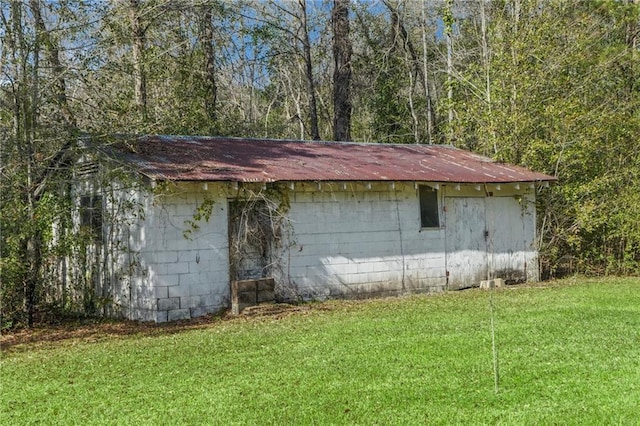 view of outbuilding featuring a yard