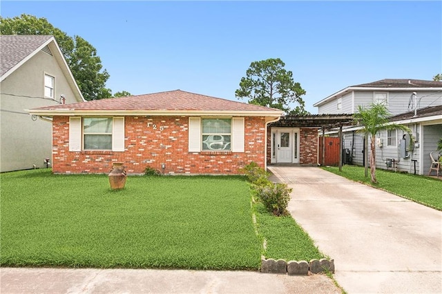 view of front of house featuring a front lawn and a carport