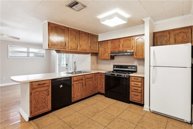 kitchen featuring ceiling fan, black appliances, kitchen peninsula, sink, and crown molding