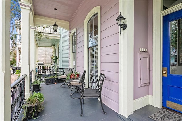 property entrance with covered porch