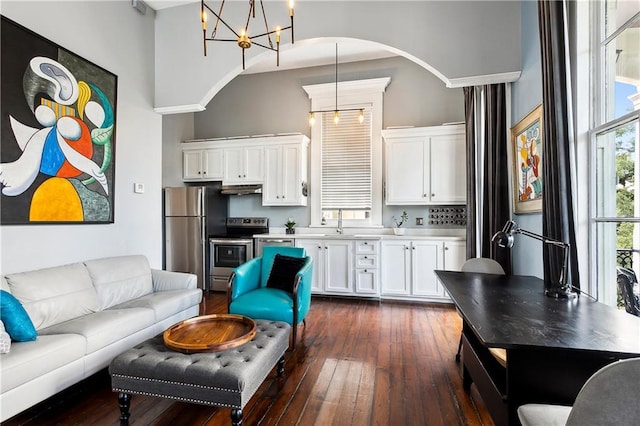 living room featuring sink, dark hardwood / wood-style floors, and a chandelier