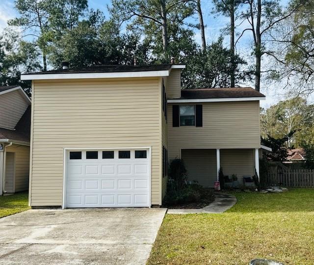 view of front of house with a front lawn and a garage