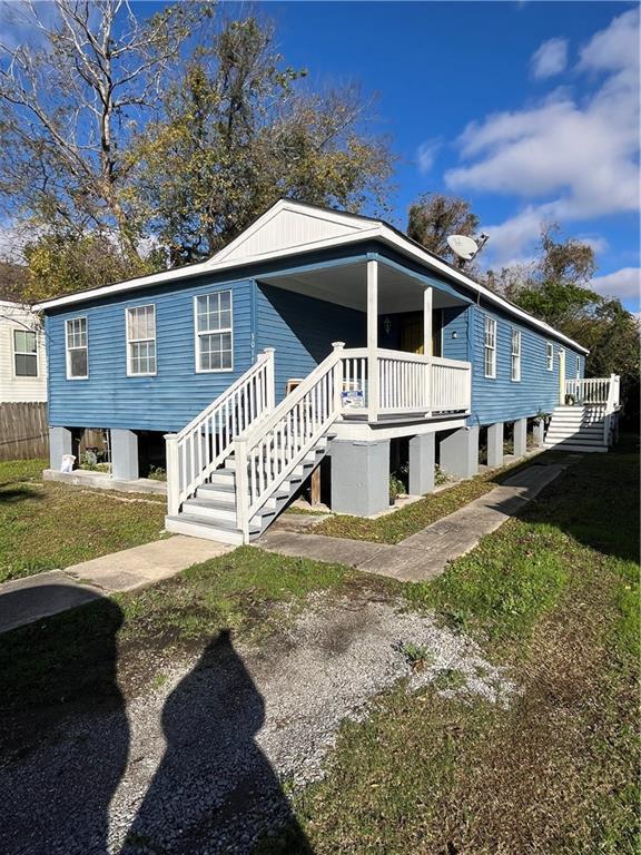 view of front of house featuring a porch