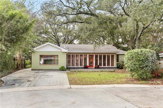 ranch-style house with a front yard