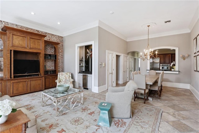 living room with visible vents, baseboards, ornamental molding, arched walkways, and a notable chandelier