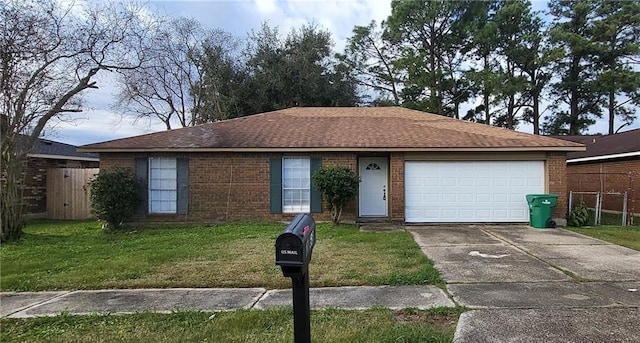 single story home with a front lawn