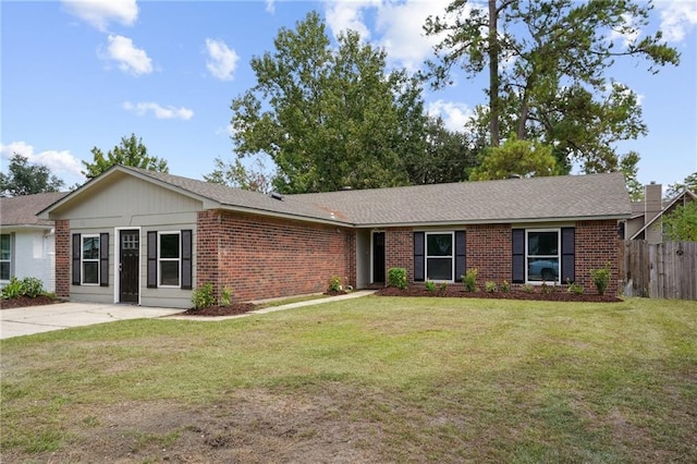 single story home with a front yard