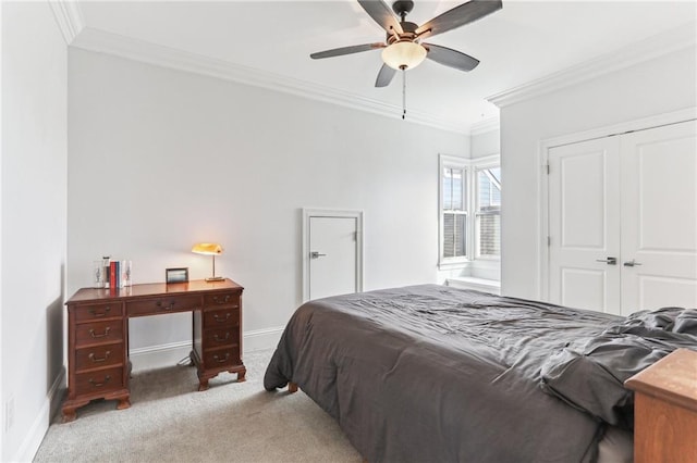 carpeted bedroom featuring ceiling fan, a closet, and crown molding