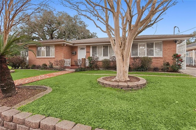 ranch-style home featuring a front lawn