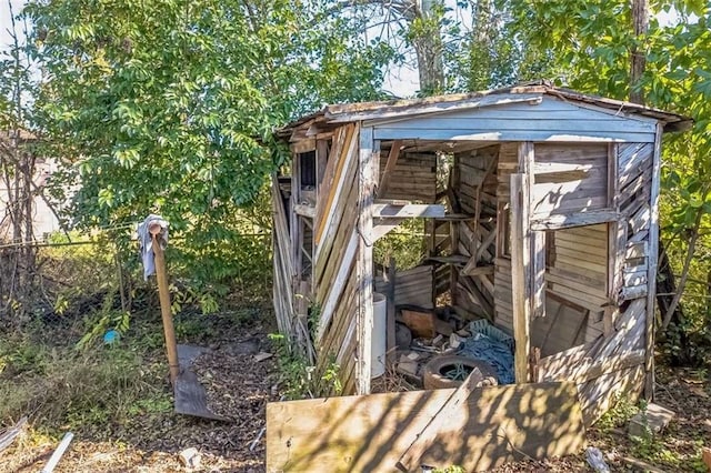 view of outbuilding