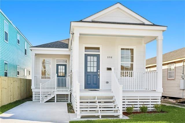 view of front of home featuring covered porch