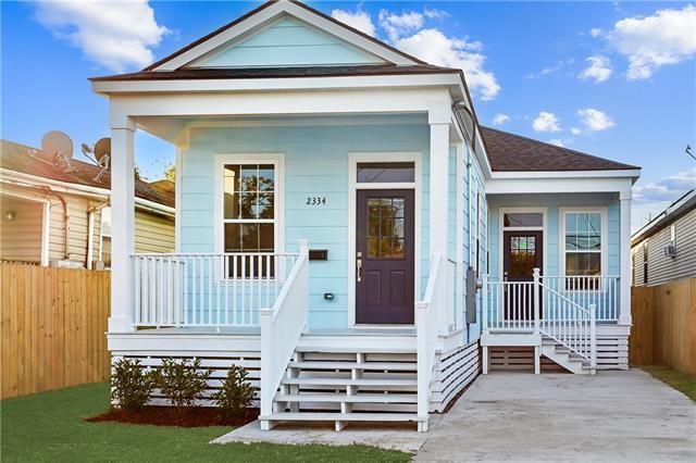 view of front of property with a porch