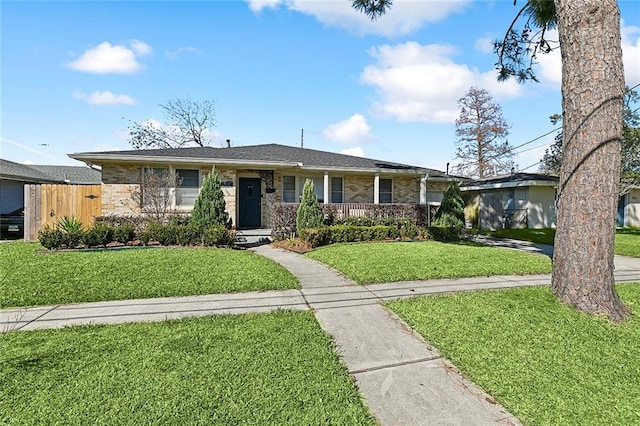 ranch-style home featuring a front lawn