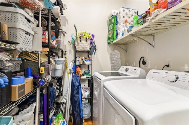 laundry room with washing machine and dryer