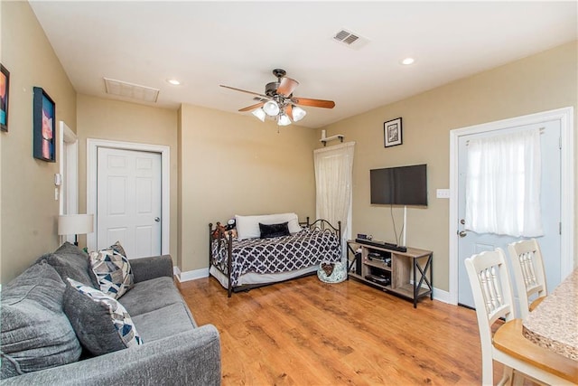 living room featuring hardwood / wood-style flooring and ceiling fan