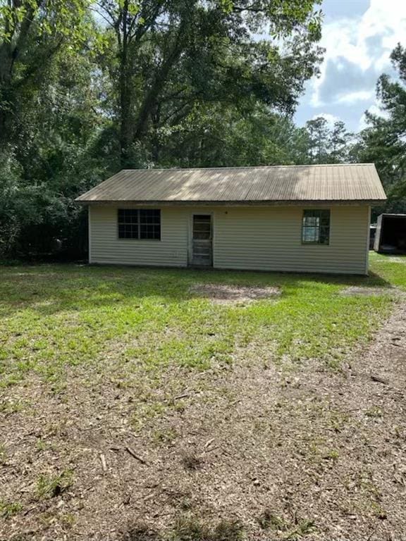 exterior space featuring a yard